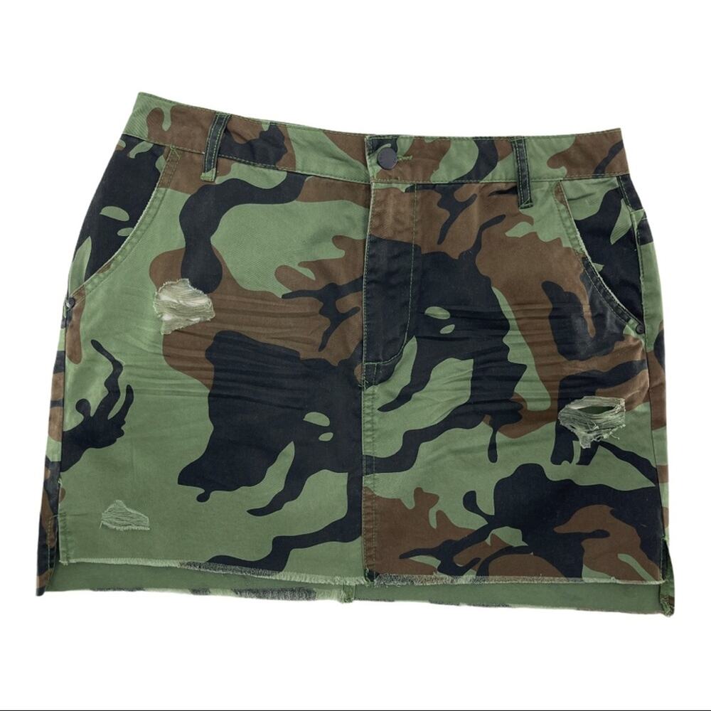 Forever 21 Women's Green Camouflage Distressed Raw Hem Camo Mini Skirt Size 28